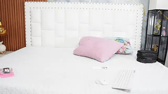 Snapshot of hornybarelylegalgirl chatting on May 19, 1:44 am hornybarelylegalgirl online show from May 19, 1:44 am