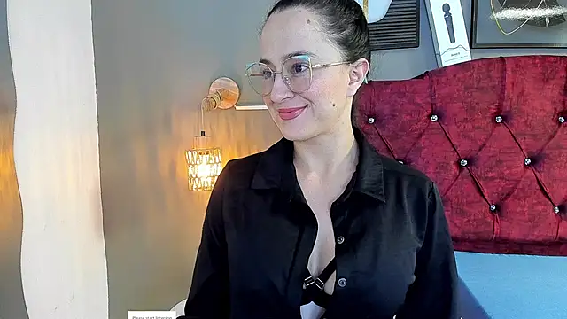 Snapshot of angela_nix chatting on June 4, 3:29 pm angela nix online show from June 4, 3:29 pm