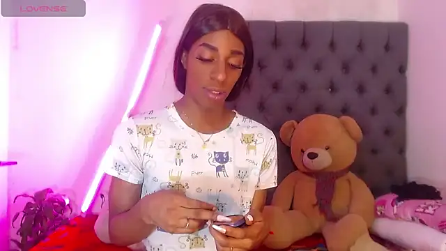 Snapshot of lucianadolll chatting on June 26, 1:15 pm lucianadolll online show from June 26, 1:15 pm