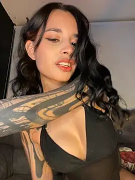 Snapshot of alessia_iris19 chatting on September 28, 11:21 pm alessia iris19 online show from September 28, 11:21 pm