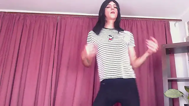 Snapshot of _CRYSTAL_tgirl chatting on December 4, 3:43 pm CRYSTAL tgirl online show from December 4, 3:43 pm