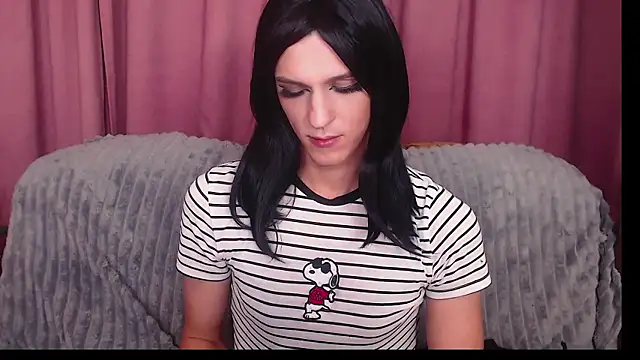 Snapshot of _CRYSTAL_tgirl chatting on December 5, 12:11 pm CRYSTAL tgirl online show from December 5, 12:11 pm