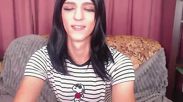 Snapshot of _CRYSTAL_tgirl chatting on December 5, 3:17 pm CRYSTAL tgirl online show from December 5, 3:17 pm