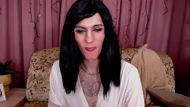 Snapshot of _CRYSTAL_tgirl chatting on February 6, 3:27 am CRYSTAL tgirl online show from February 6, 3:27 am