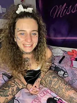 Snapshot of BlazyKitsune- chatting on January 13, 1:28 pm BlazyKitsune- online show from January 13, 1:28 pm