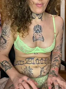 Snapshot of BlazyKitsune- chatting on March 4, 6:29 pm BlazyKitsune- online show from March 4, 6:29 pm