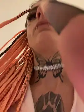 Snapshot of BlazyKitsune- chatting on November 9, 10:52 pm BlazyKitsune- online show from November 9, 10:52 pm