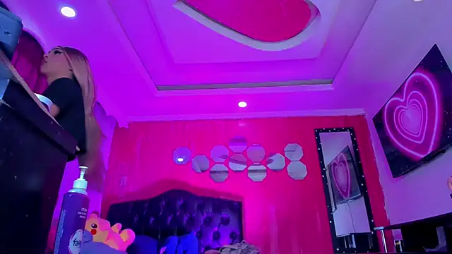 TiffanyMackensyy online show from June 25, 11:20 pm