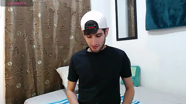 Snapshot of Thhiago_tay chatting on November 15, 8:00 am Thhiago tay online show from November 15, 8:00 am