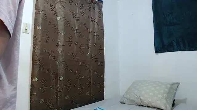 Snapshot of Thhiago_tay chatting on December 15, 11:20 pm Thhiago tay online show from December 15, 11:20 pm