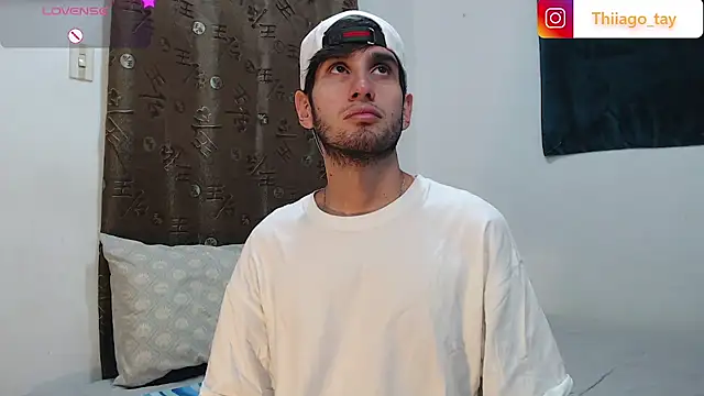 Snapshot of Thhiago_tay chatting on December 17, 11:33 pm Thhiago tay online show from December 17, 11:33 pm