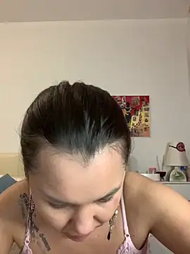 Snapshot of MiraMiss chatting on October 27, 10:08 am MiraMiss online show from October 27, 10:08 am