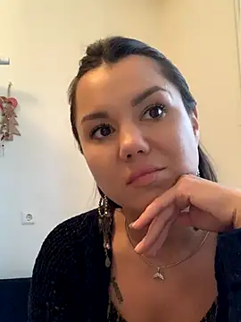 Snapshot of MiraMiss chatting on November 6, 9:21 am MiraMiss online show from November 6, 9:21 am