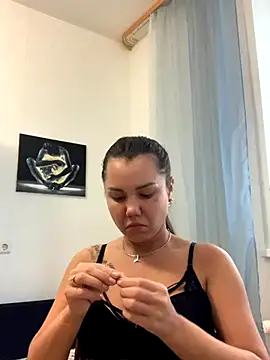 Snapshot of MiraMiss chatting on November 9, 8:23 am MiraMiss online show from November 9, 8:23 am