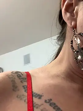 Snapshot of MiraMiss chatting on November 16, 8:31 am MiraMiss online show from November 16, 8:31 am