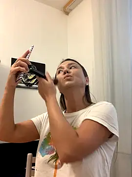 Snapshot of MiraMiss chatting on November 25, 8:25 am MiraMiss online show from November 25, 8:25 am