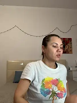 Snapshot of MiraMiss chatting on December 1, 7:24 am MiraMiss online show from December 1, 7:24 am