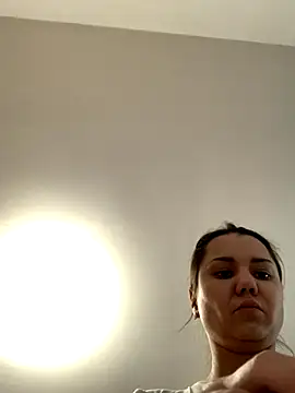 Snapshot of MiraMiss chatting on December 4, 7:06 am MiraMiss online show from December 4, 7:06 am