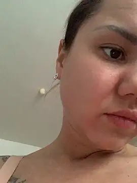 Snapshot of MiraMiss chatting on December 5, 8:01 am MiraMiss online show from December 5, 8:01 am