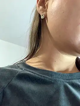 Snapshot of MiraMiss chatting on December 18, 8:09 am MiraMiss online show from December 18, 8:09 am