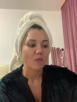 Snapshot of MiraMiss chatting on July 2, 7:20 pm MiraMiss online show from July 2, 7:20 pm