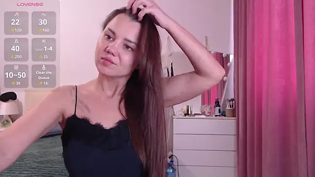 Snapshot of MiraMiss chatting on July 9, 10:41 am MiraMiss online show from July 9, 10:41 am