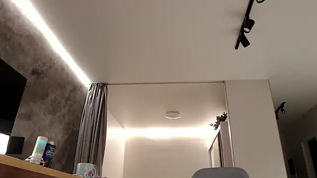 KissMyVibe online show from December 14, 12:01 am