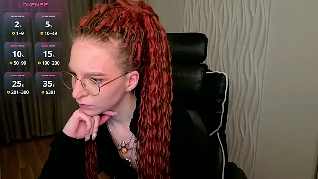 Snapshot of VioletShine chatting on May 21, 6:42 am VioletShine online show from May 21, 6:42 am