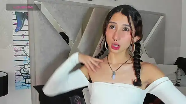 Queenjenn   online show from January 25, 1:08 pm