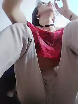 Queenjenn   online show from May 5, 7:16 am