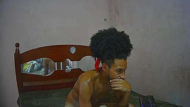 SkinnyLatinMan online show from December 3, 11:22 am