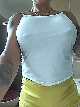 Snapshot of Alison_fitness chatting on May 22, 12:55 pm Alison fitness online show from May 22, 12:55 pm