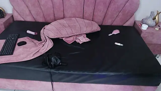 Snapshot of Candy_Bony chatting on January 5, 12:52 am Candy Bony online show from January 5, 12:52 am