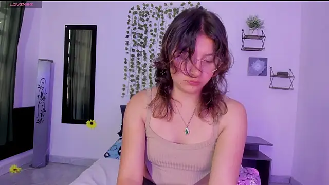 Noellesable online show from February 8, 6:12 pm