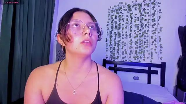 Noellesable online show from March 7, 1:42 am