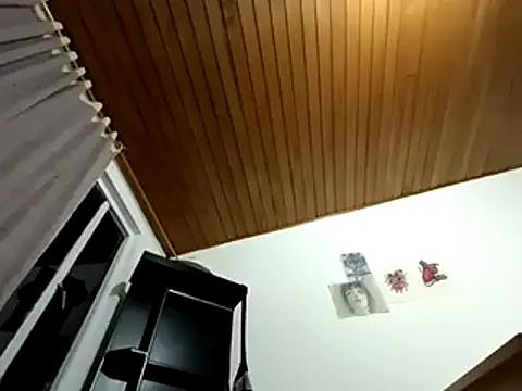 Snapshot of Nicky_smith__ chatting on December 2, 1:36 am Nicky smith online show from December 2, 1:36 am