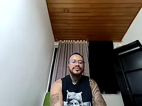 Snapshot of Nicky_smith__ chatting on December 2, 4:42 am Nicky smith online show from December 2, 4:42 am