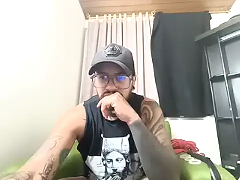 Snapshot of Nicky_smith__ chatting on December 5, 11:18 pm Nicky smith online show from December 5, 11:18 pm