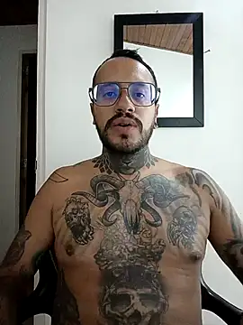 Snapshot of Nicky_smith__ chatting on December 10, 2:38 am Nicky smith online show from December 10, 2:38 am