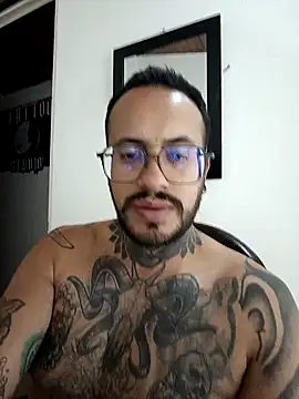 Snapshot of Nicky_smith__ chatting on December 13, 2:43 am Nicky smith online show from December 13, 2:43 am