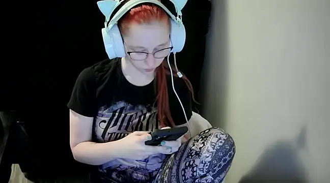 Snapshot of LilyFoxxx chatting on December 15, 5:34 am LilyFoxxx online show from December 15, 5:34 am