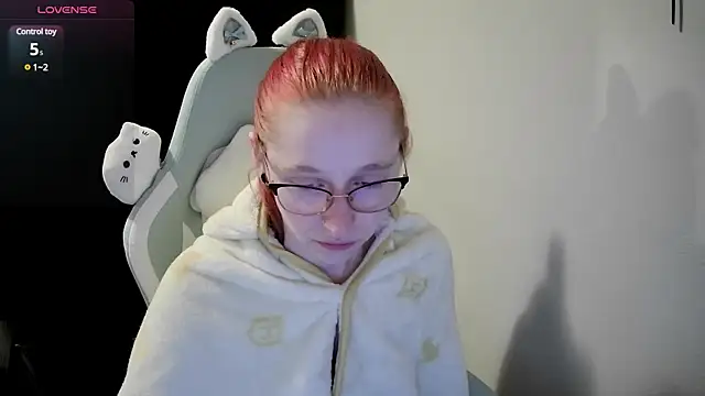 Snapshot of LilyFoxxx chatting on December 21, 5:25 am LilyFoxxx online show from December 21, 5:25 am