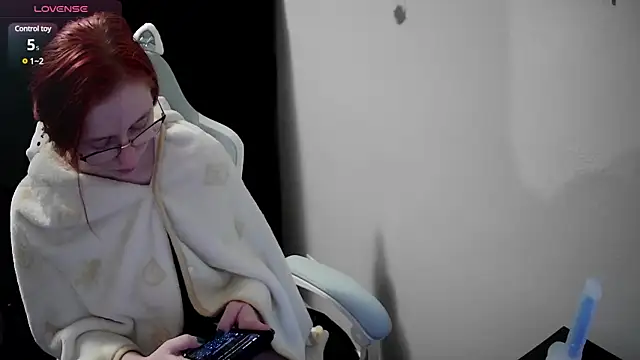 Snapshot of LilyFoxxx chatting on December 28, 5:23 am LilyFoxxx online show from December 28, 5:23 am