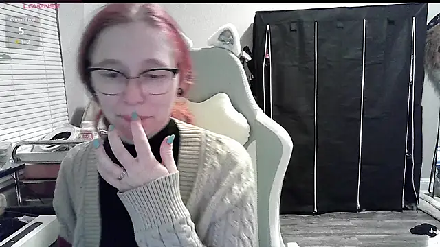 Snapshot of LilyFoxxx chatting on January 12, 4:21 am LilyFoxxx online show from January 12, 4:21 am