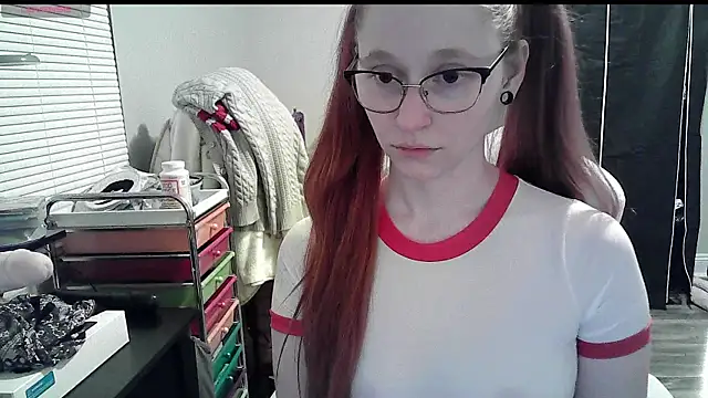 Snapshot of LilyFoxxx chatting on January 15, 3:54 am LilyFoxxx online show from January 15, 3:54 am