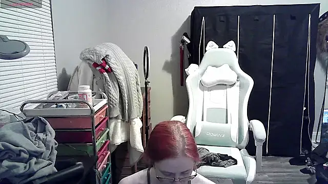 Snapshot of LilyFoxxx chatting on January 19, 7:15 am LilyFoxxx online show from January 19, 7:15 am