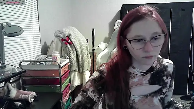 Snapshot of LilyFoxxx chatting on January 20, 4:21 am LilyFoxxx online show from January 20, 4:21 am