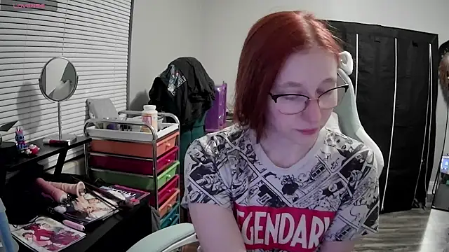 Snapshot of LilyFoxxx chatting on February 5, 4:48 am LilyFoxxx online show from February 5, 4:48 am