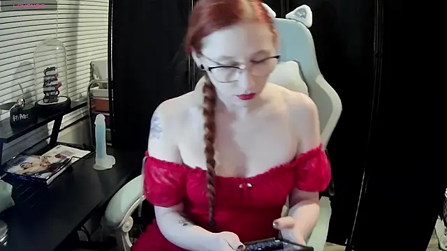 Snapshot of LilyFoxxx chatting on February 7, 4:06 am LilyFoxxx online show from February 7, 4:06 am