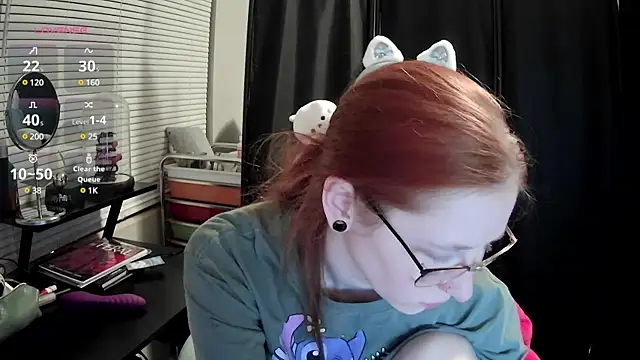 Snapshot of LilyFoxxx chatting on February 24, 3:55 am LilyFoxxx online show from February 24, 3:55 am